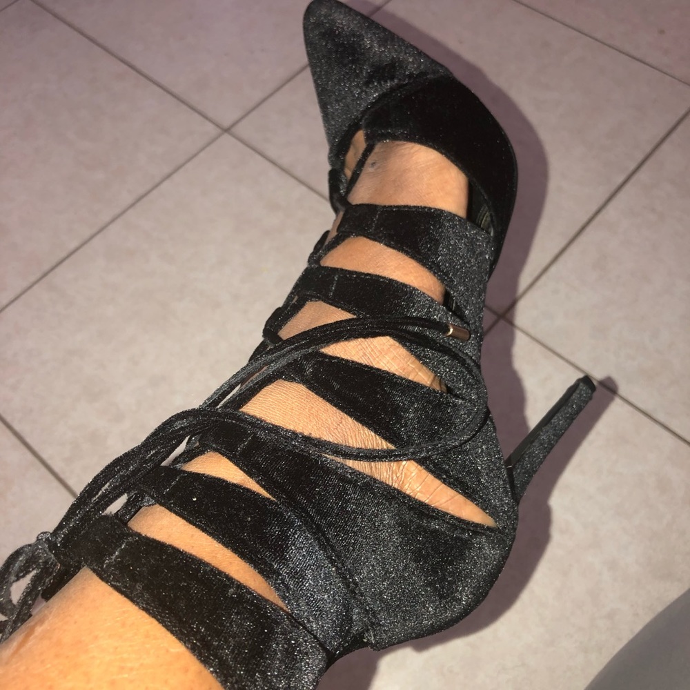 Liliana velvet pointy toe pump